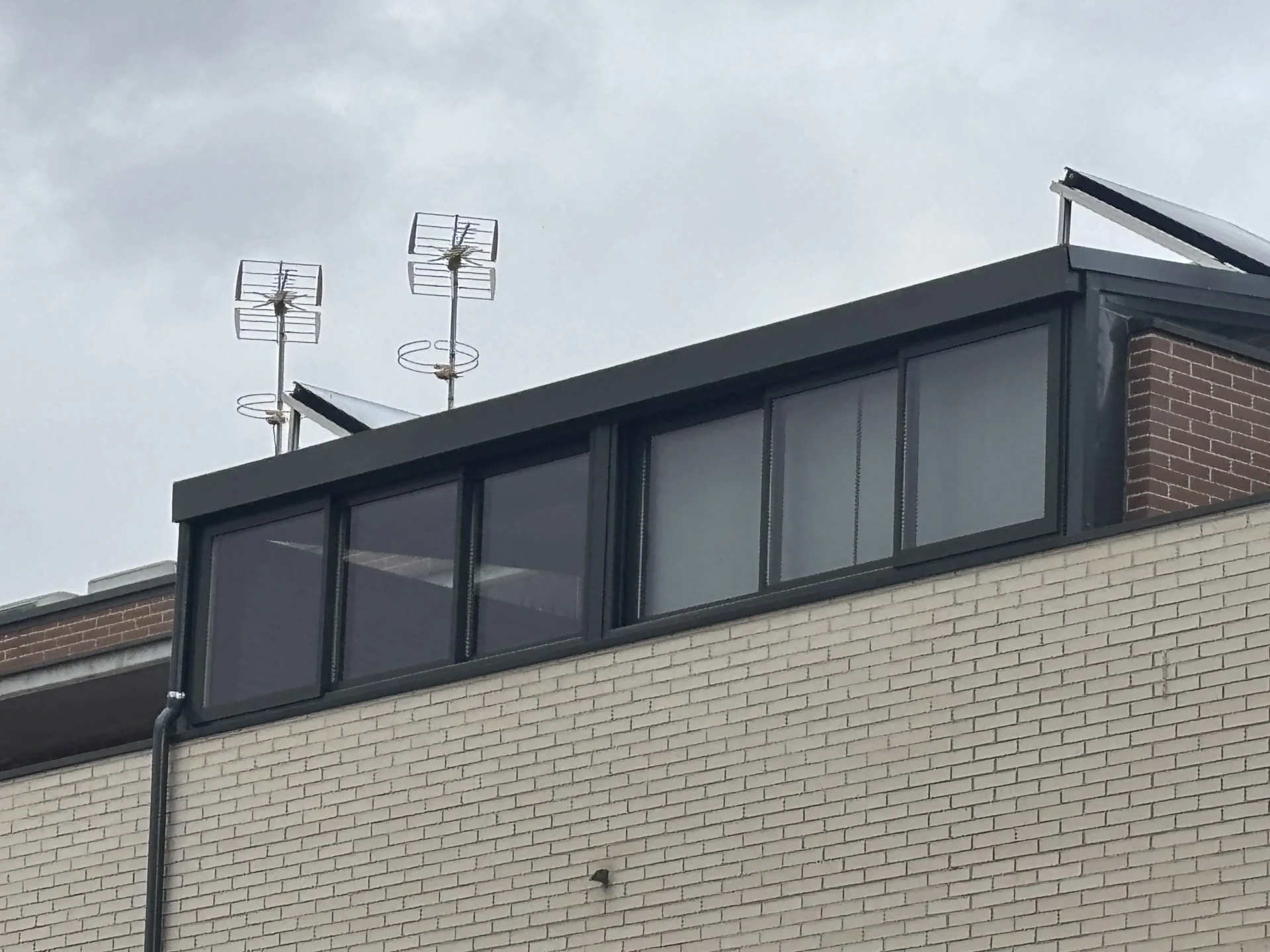 Cerramiento acristalado en planta superior